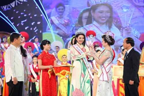 Hình ảnh đêm chung kết Hoa hậu Dân tộc 2013  - ảnh 1